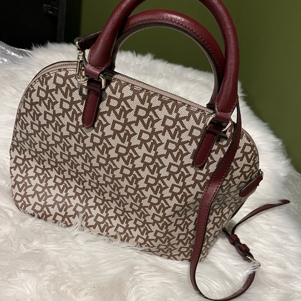 Medium size DKNY purse